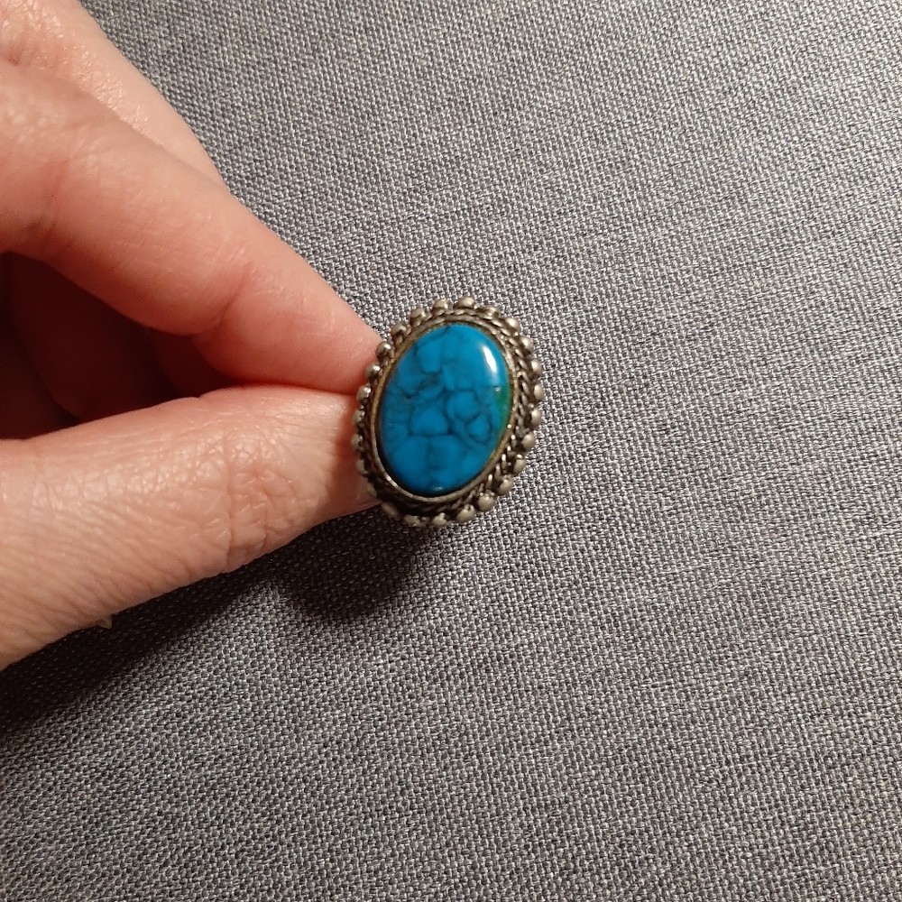 Two Victorian Style Rings - Picture 4 of 6